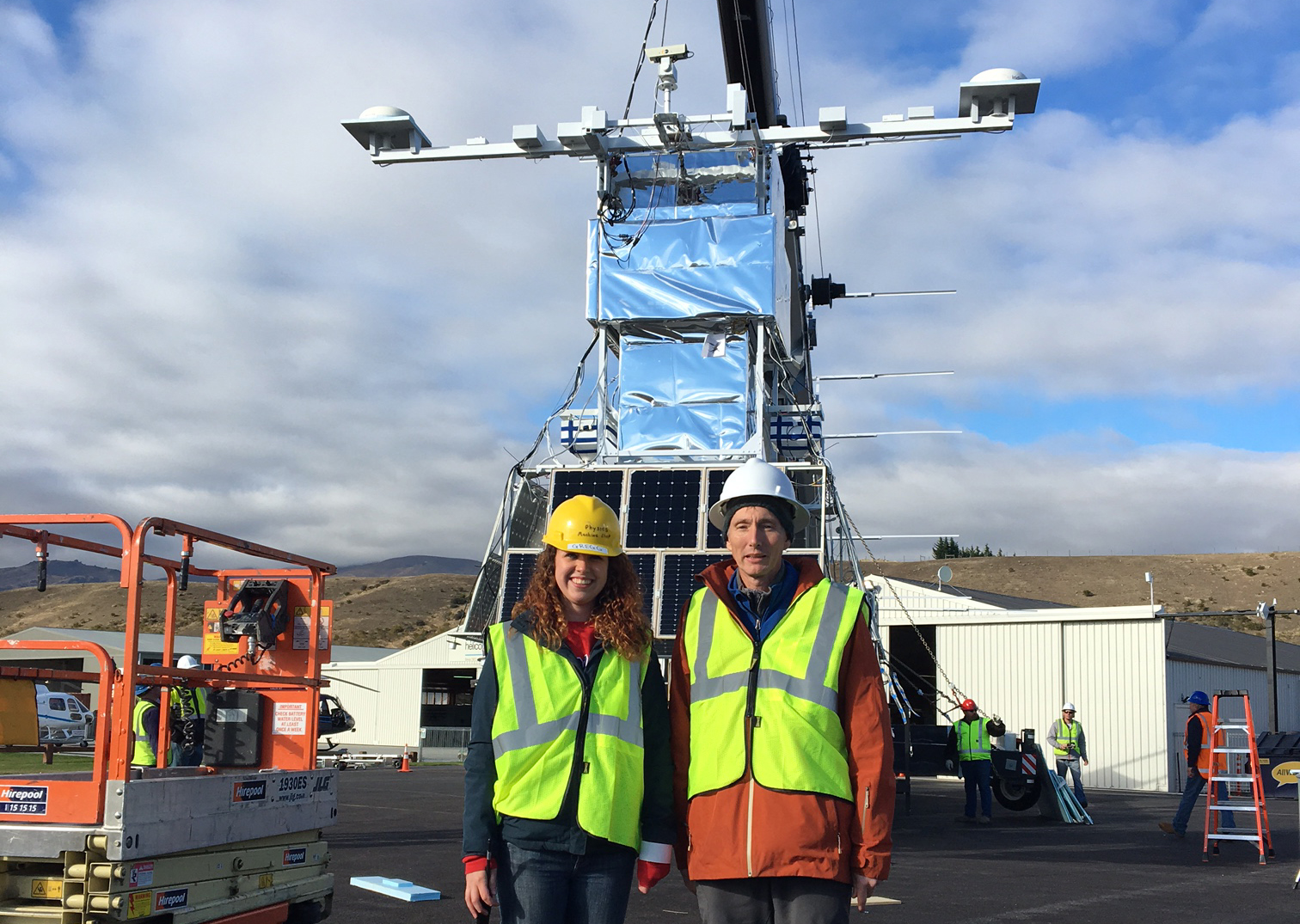 Rachel Gregg and Lawrence Wiencke at the launch site in New Zealand