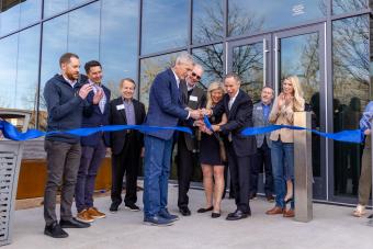 Mines leaders and donors cut ribbon on Beck Venture Center