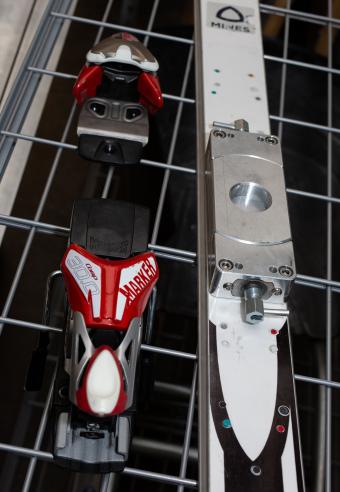 Improved binding for sit ski. Improved binding for sit ski.
