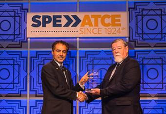 Jim Crompton receiving SPE award