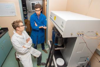 Mike McGuirk talks to student in lab