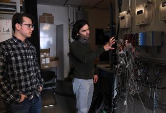 Paulo Tabares Velasco in the lab