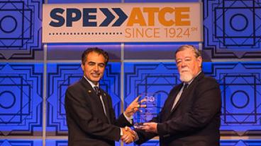 Jim Crompton receiving SPE award