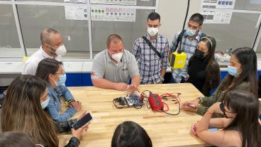 Students tour the geomakerspace