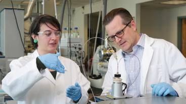 Graduate student and Chris Higgins in the lab