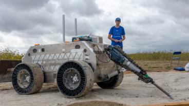 Mines student operates rover during NASA Break the Ice Challenge test