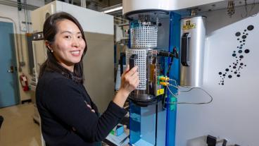 Stephanie Kwon in the lab