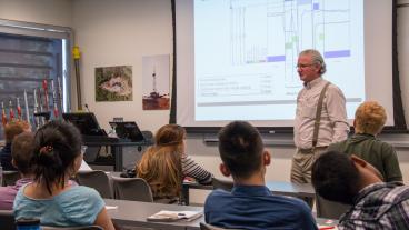 Students in "Drilling and Production Data Analytics" externship learn from industry rep John de Wardt.