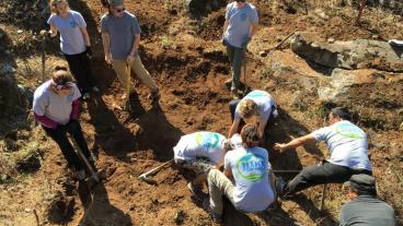 Mines students volunteering with Hike for Help