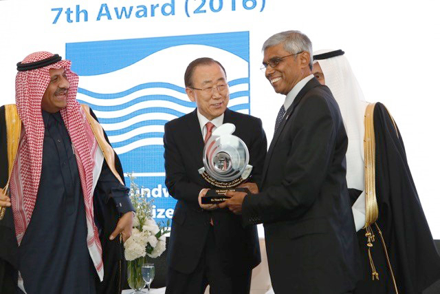 Professor Illangasekare (far right) receives the PSIPW Award from U.N. Secretary General Ban Ki-moon. Photo Credit: UN Photo/Eskinder Debebe